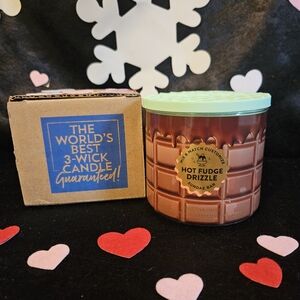NWT Bath & Body Works Hot Fudge Drizzle 3-wick Candle with Mint Lid - Brown